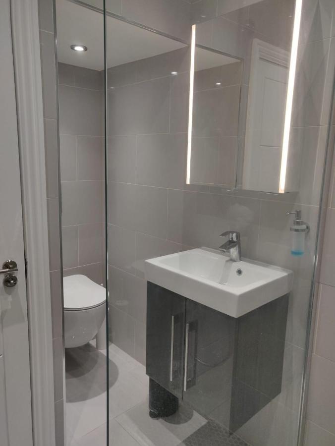 Stunning Double Room In Harrow Wembley - Khoob House London Bagian luar foto