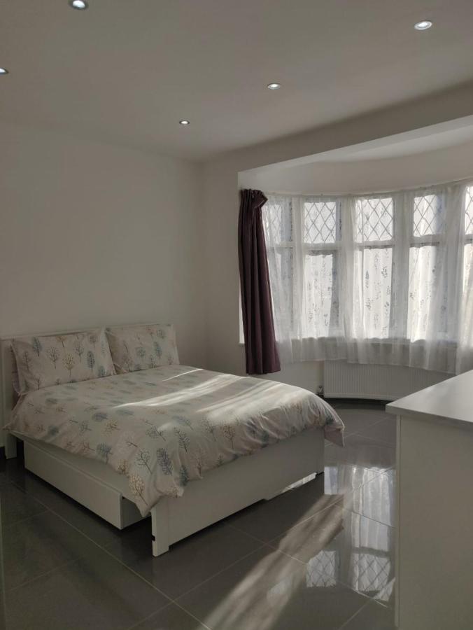 Stunning Double Room In Harrow Wembley - Khoob House London Bagian luar foto