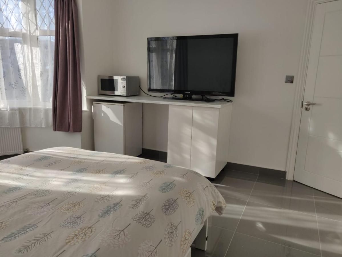 Stunning Double Room In Harrow Wembley - Khoob House London Bagian luar foto
