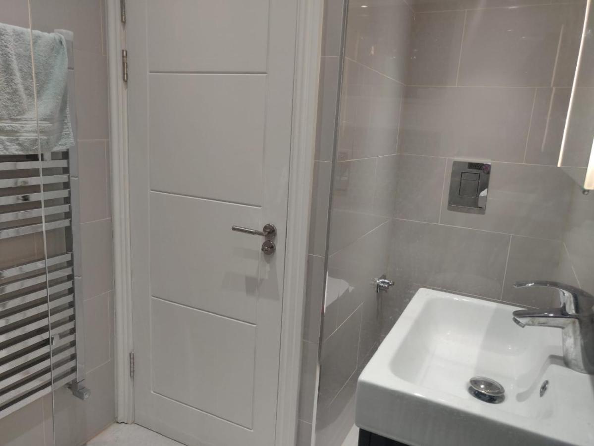 Stunning Double Room In Harrow Wembley - Khoob House London Bagian luar foto